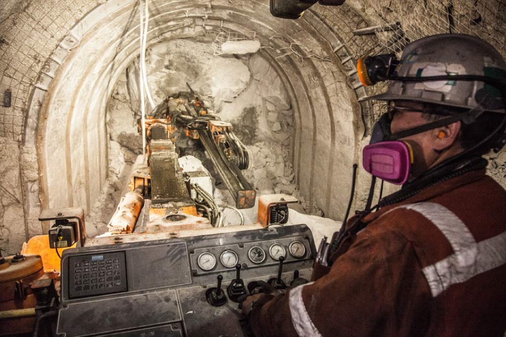 Regulaciones de protección personal en minería subterránea en Perú